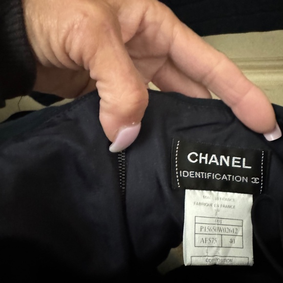 Stunning Chanel 2 piece Quilted outfit. Size 40 - Picture 3 of 10